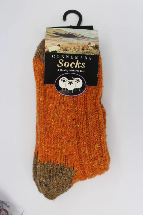 Chaussettes en laine orange et marron
