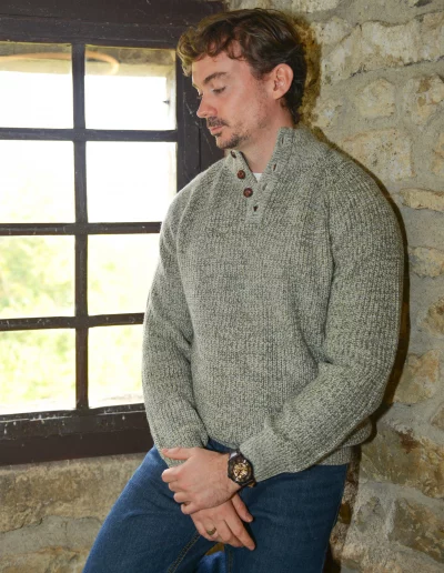 Pull en maille vert et gris pour homme front ext