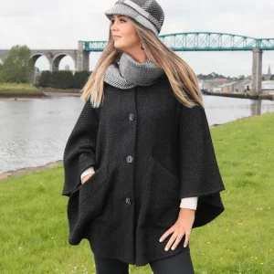 Cape en laine chaude noir femme front