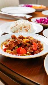 Plat traditionnel irlandais boeuf rôti ou stew aux légumes